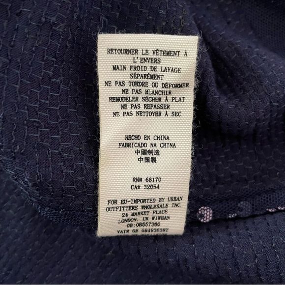 Free People We The Free Glitz It Reversible Sequin Top Blue Silver Blouse Sz XS - Picture 8 of 10